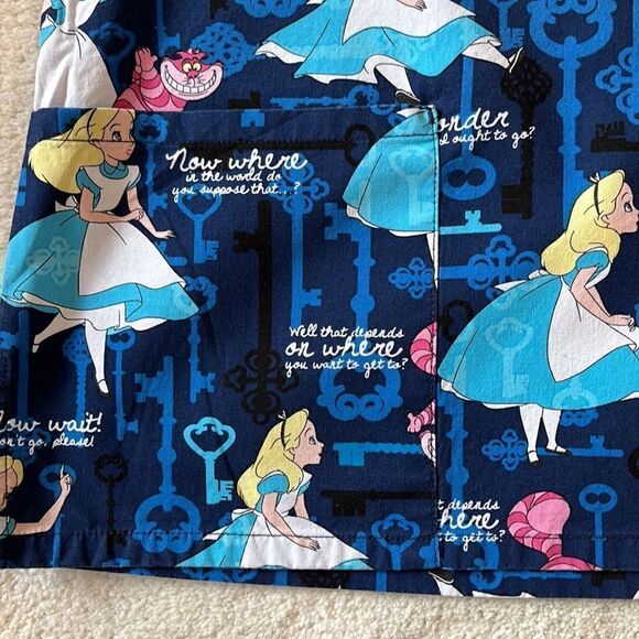 Disney Alice in Wonderland Scrub Top sz M - Picture 3 of 6